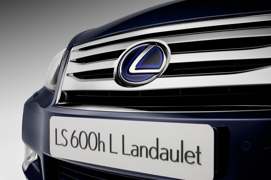  Lexus LS600h L Landaulet by Carat Duchatelet 2011 года  (фото 5 из 11)